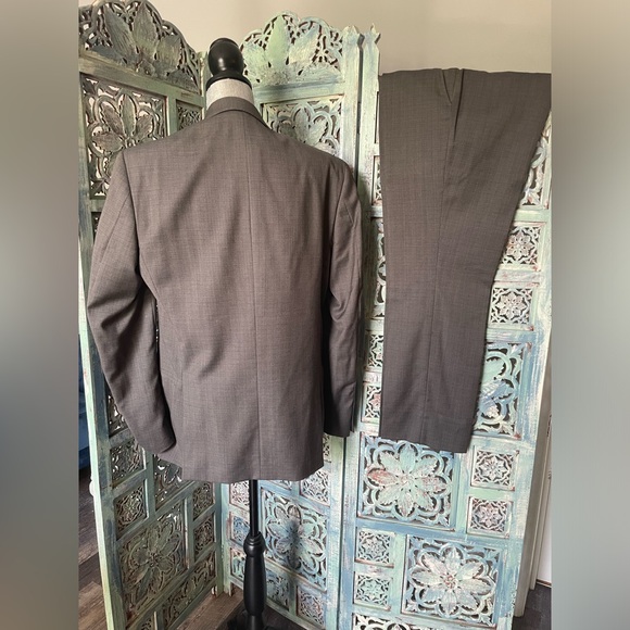 Kenneth Cole Men’s Two Button Charcoal Gray Suit and Slacks, 38R/32W - Picture 12 of 12